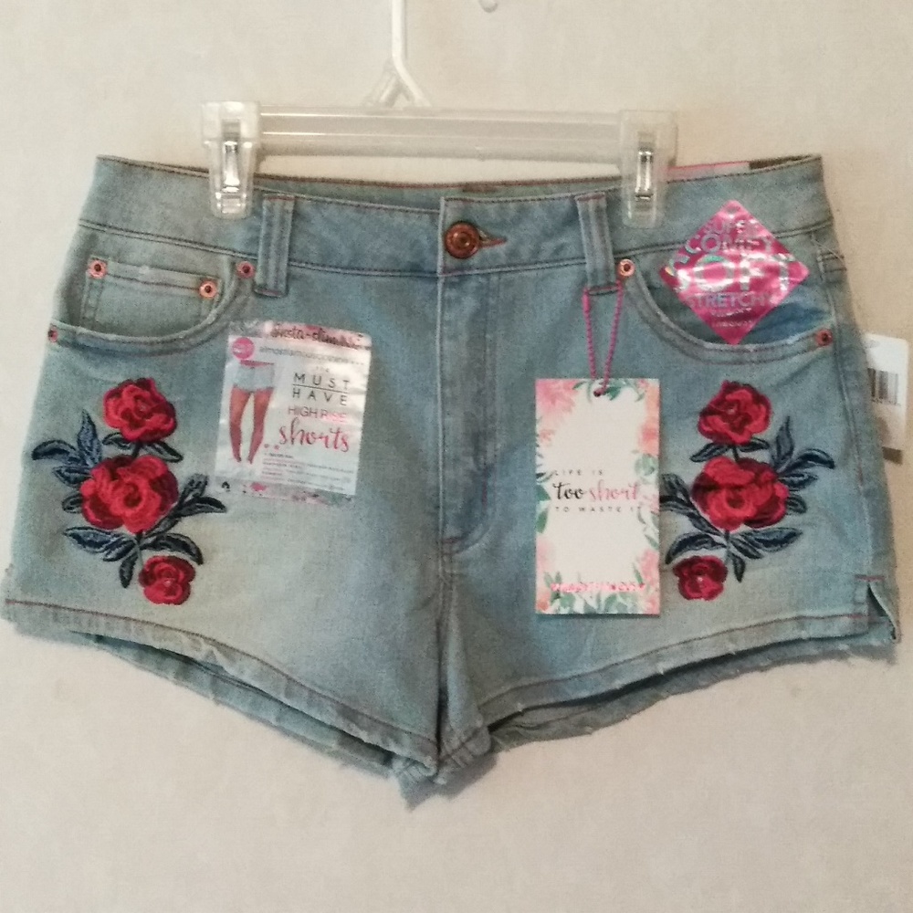 ⬇️$34 Almost Famous High Rise Jean Shorts - Picture 1 of 1